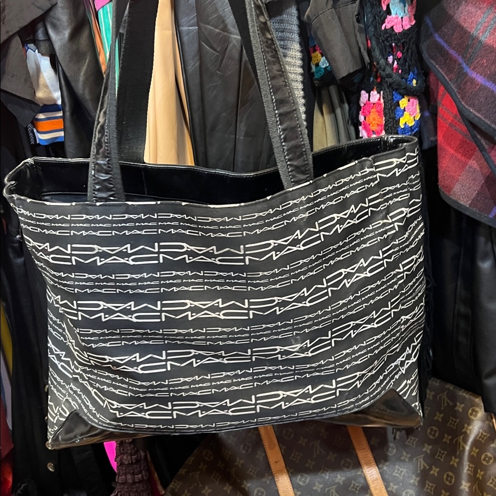 MAC Cosmetics Signature Black and White Tote from the 2000s rare find